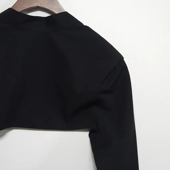 [BUNJANG] LINISS Cropped Bolero Jacket - Black / 리니스(LINISS) 크롭 볼레로 자켓 블랙 유니크 디자이너룩