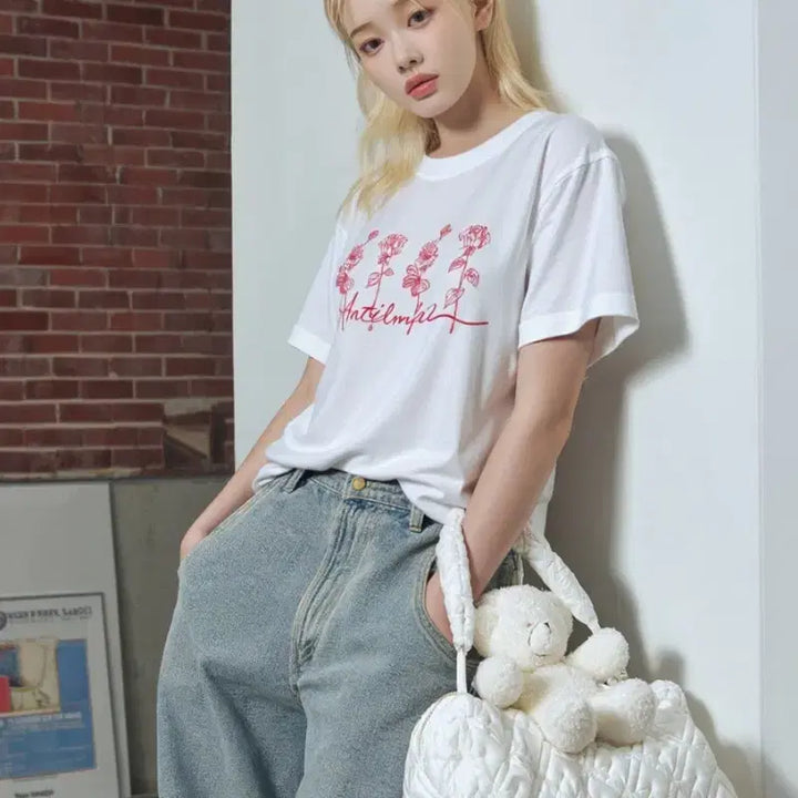 [BUNJANG] Antalika Rose Print Short Sleeve T-shirt / 화이트 Antalika 장미 프린팅 반팔 티셔츠