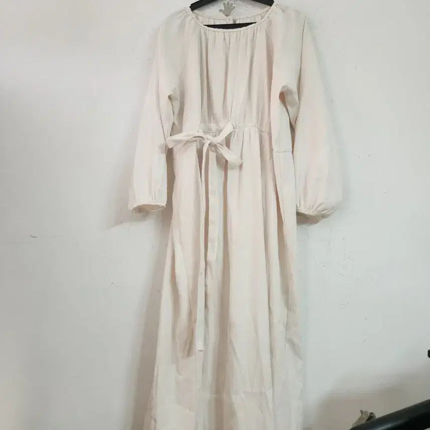 [BUNJANG] Ivory Long Dress with Ribbon, Free Size / 아이보리 롱 원피스 리본끈 free사이즈