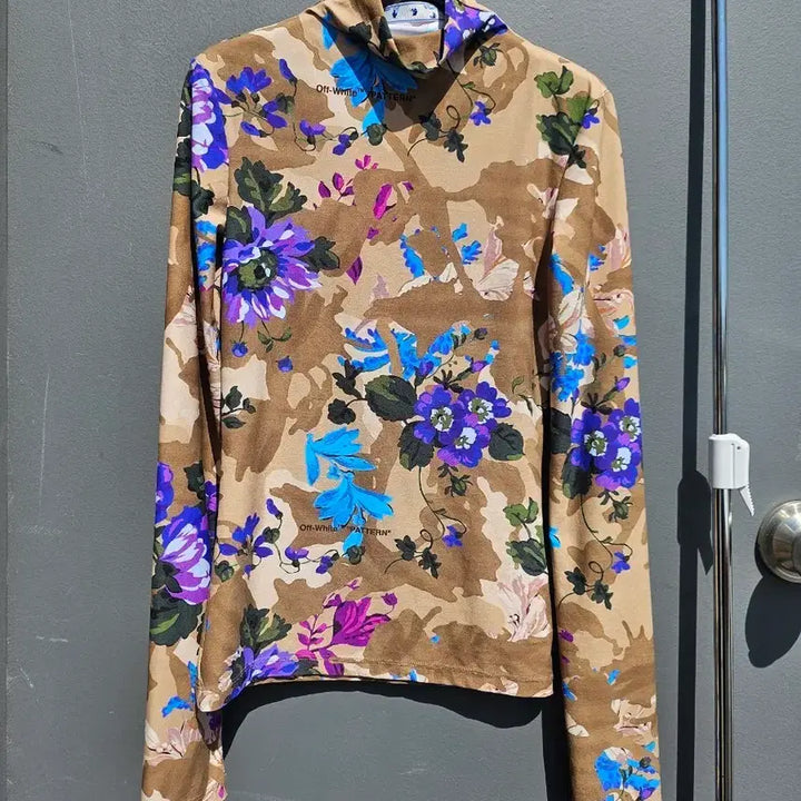 [BUNJANG] Off-White Floral Print Long Sleeve Slim Fit T-shirt / 오프화이트 플라워 패턴 티셔츠