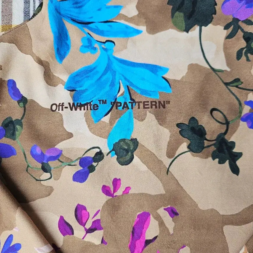 [BUNJANG] Off-White Floral Print Long Sleeve Slim Fit T-shirt / 오프화이트 플라워 패턴 티셔츠