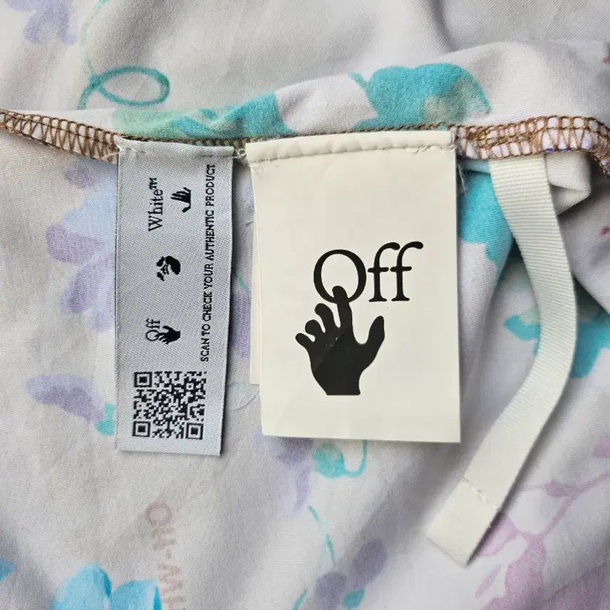 [BUNJANG] Off-White Floral Print Long Sleeve Slim Fit T-shirt / 오프화이트 플라워 패턴 티셔츠