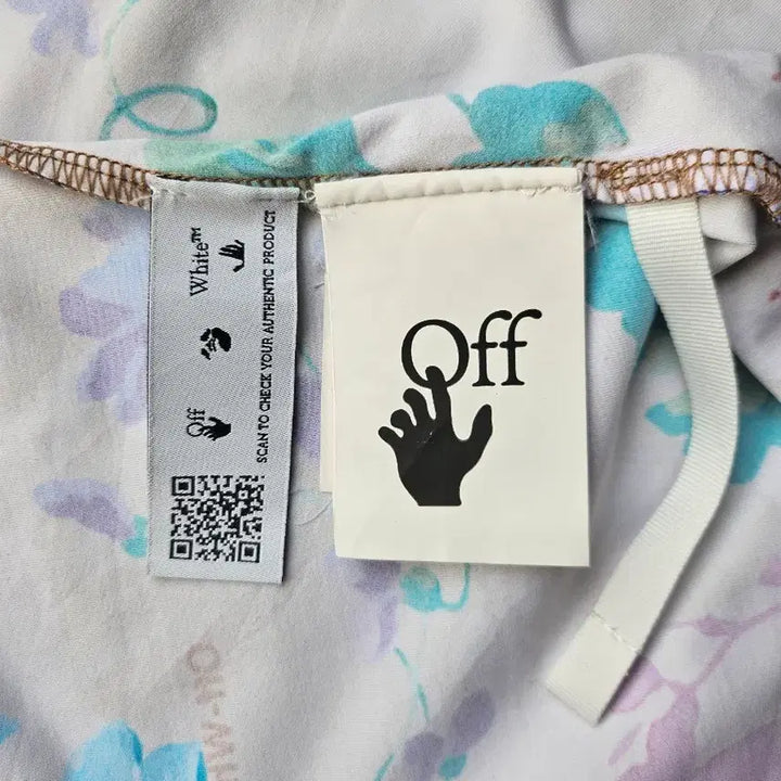 [BUNJANG] Off-White Floral Print Long Sleeve Slim Fit T-shirt / 오프화이트 플라워 패턴 티셔츠