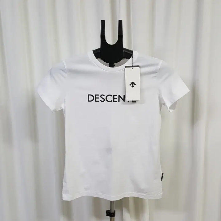 [SOLD OUT] 24년 데상트 새제품 여성 반팔 티셔츠 화이트 90 오일장 0331