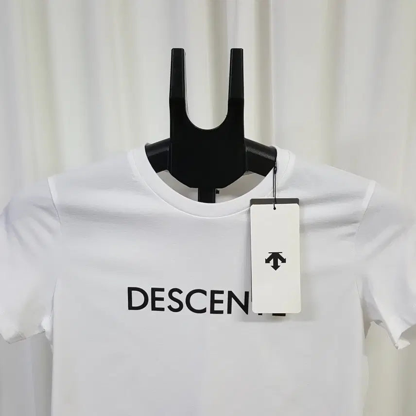 [SOLD OUT] 24년 데상트 새제품 여성 반팔 티셔츠 화이트 90 오일장 0331