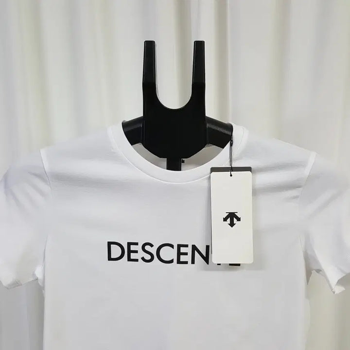 [SOLD OUT] 24년 데상트 새제품 여성 반팔 티셔츠 화이트 90 오일장 0331