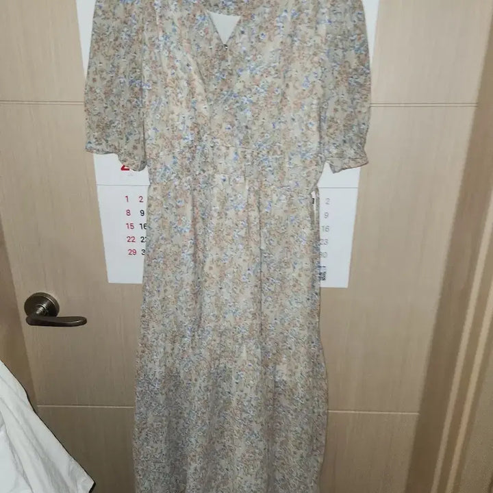 [BUNJANG] Floral Chiffon Long Dress with V-neck and Puff Sleeves / 잔꽃 쉬폰 롱원피스 브이넥 퍼프소매 여러가지입니다