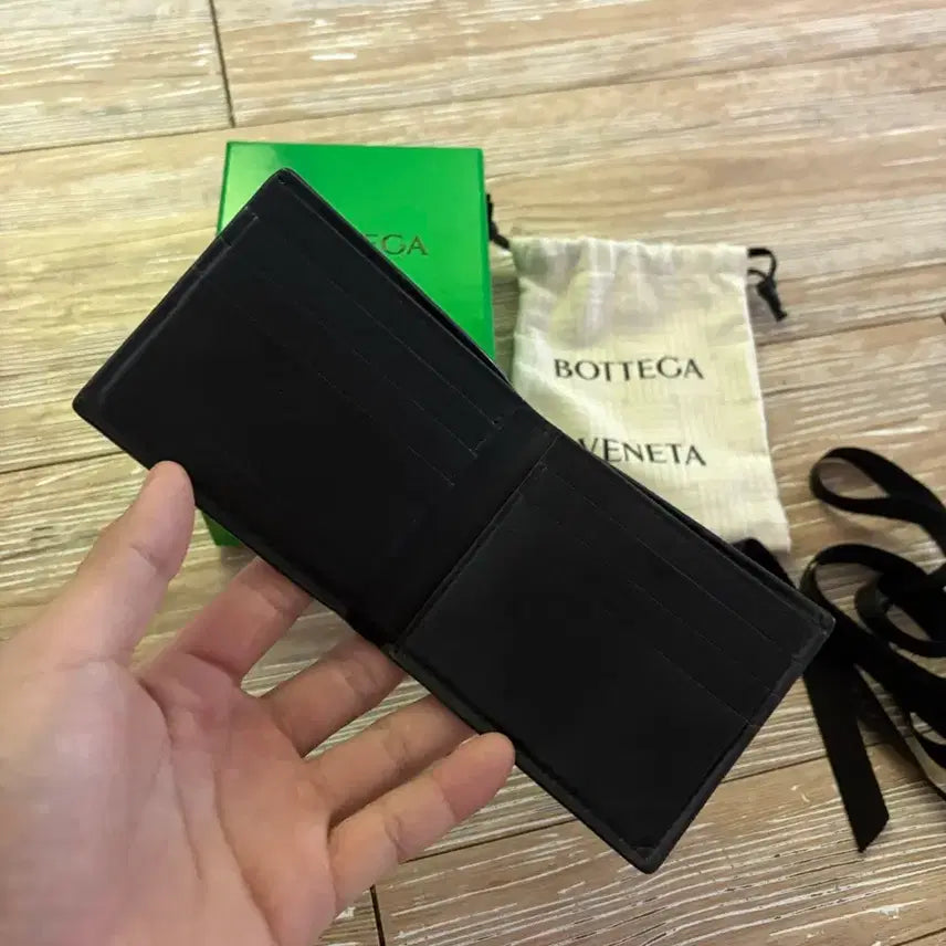 [SOLD OUT] [정품] 보테가베네타 반지갑 블랙