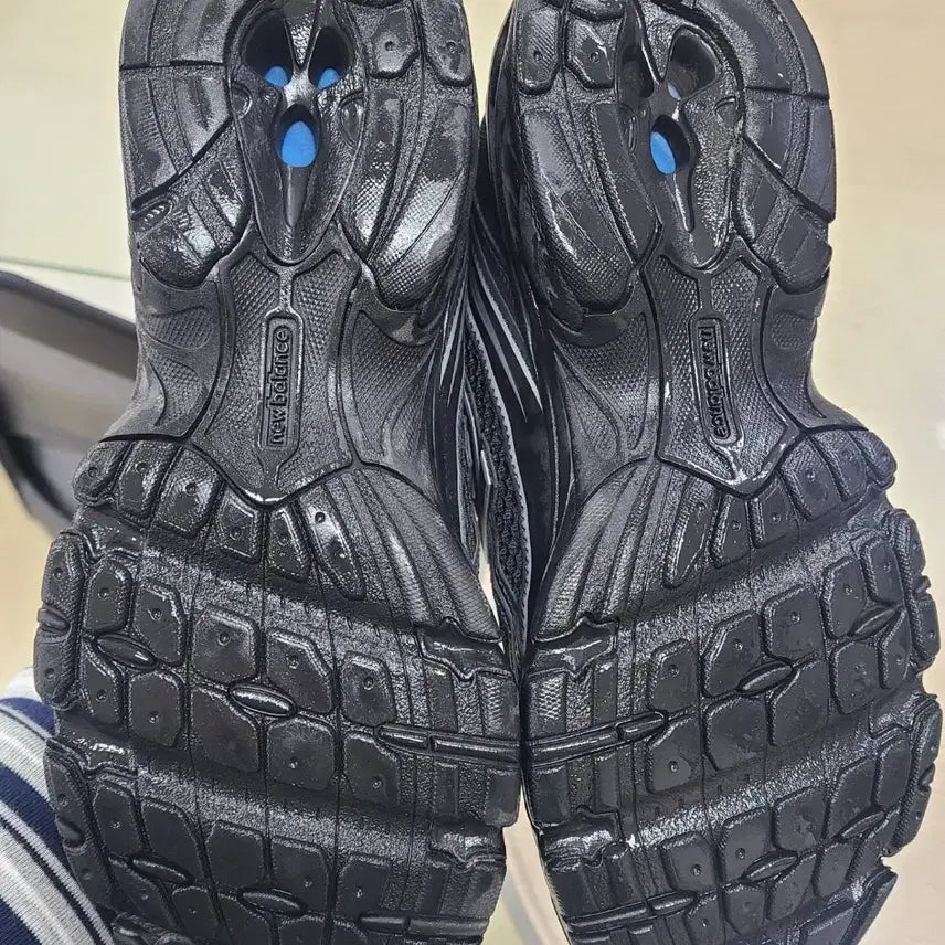 [SOLD OUT] 뉴발란스 740 블랙 255