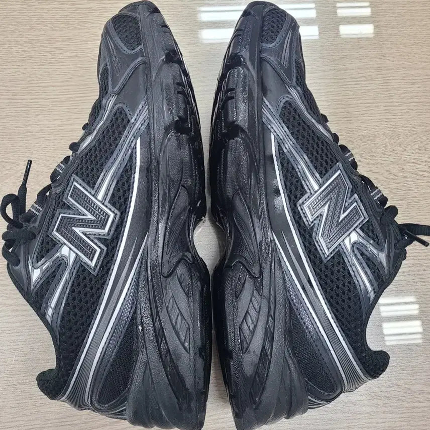[SOLD OUT] 뉴발란스 740 블랙 255