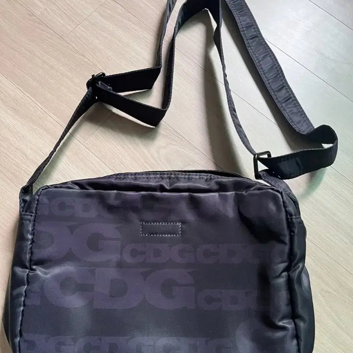 [BUNJANG] 포터와CDG 콜라보 크로스 제품 저렴하게 팝니다 / 포터와CDG 콜라보 크로스 제품 저렴하게 팝니다