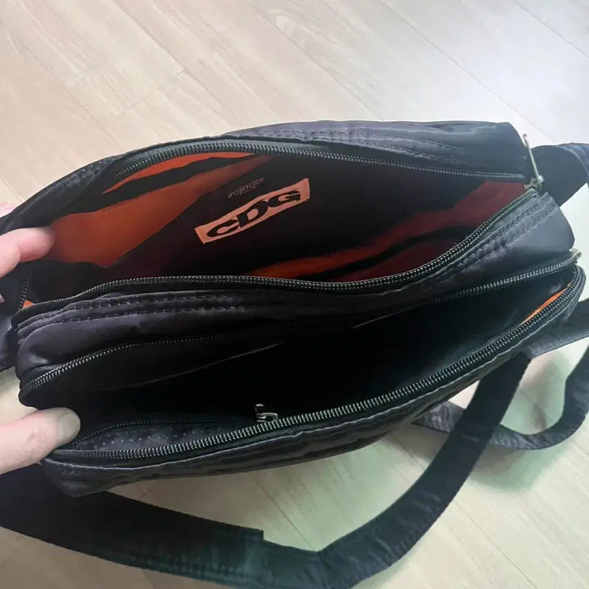 [BUNJANG] 포터와CDG 콜라보 크로스 제품 저렴하게 팝니다 / 포터와CDG 콜라보 크로스 제품 저렴하게 팝니다