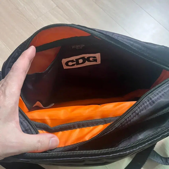 [BUNJANG] 포터와CDG 콜라보 크로스 제품 저렴하게 팝니다 / 포터와CDG 콜라보 크로스 제품 저렴하게 팝니다
