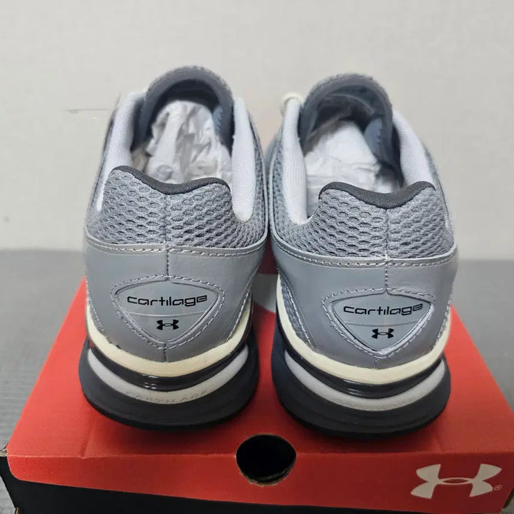 [BUNJANG] Under Armour Hovr Apparition Silver/Black Sneakers / 언더아머 운동화 호버 에퍼리션 실버/브랙