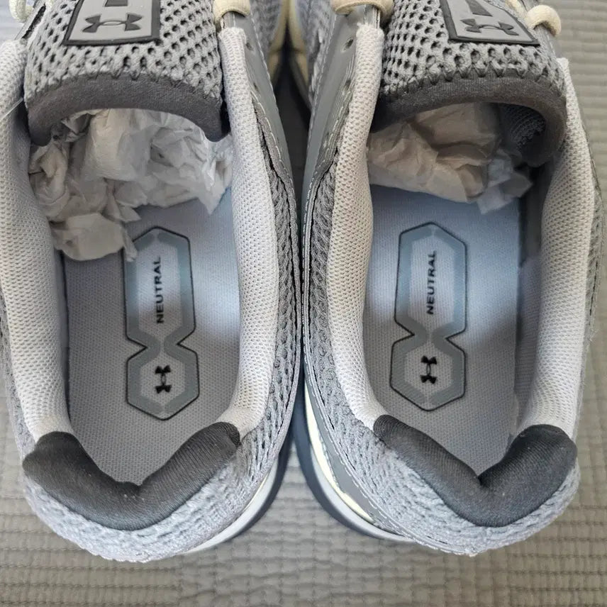 [BUNJANG] Under Armour Hovr Apparition Silver/Black Sneakers / 언더아머 운동화 호버 에퍼리션 실버/브랙