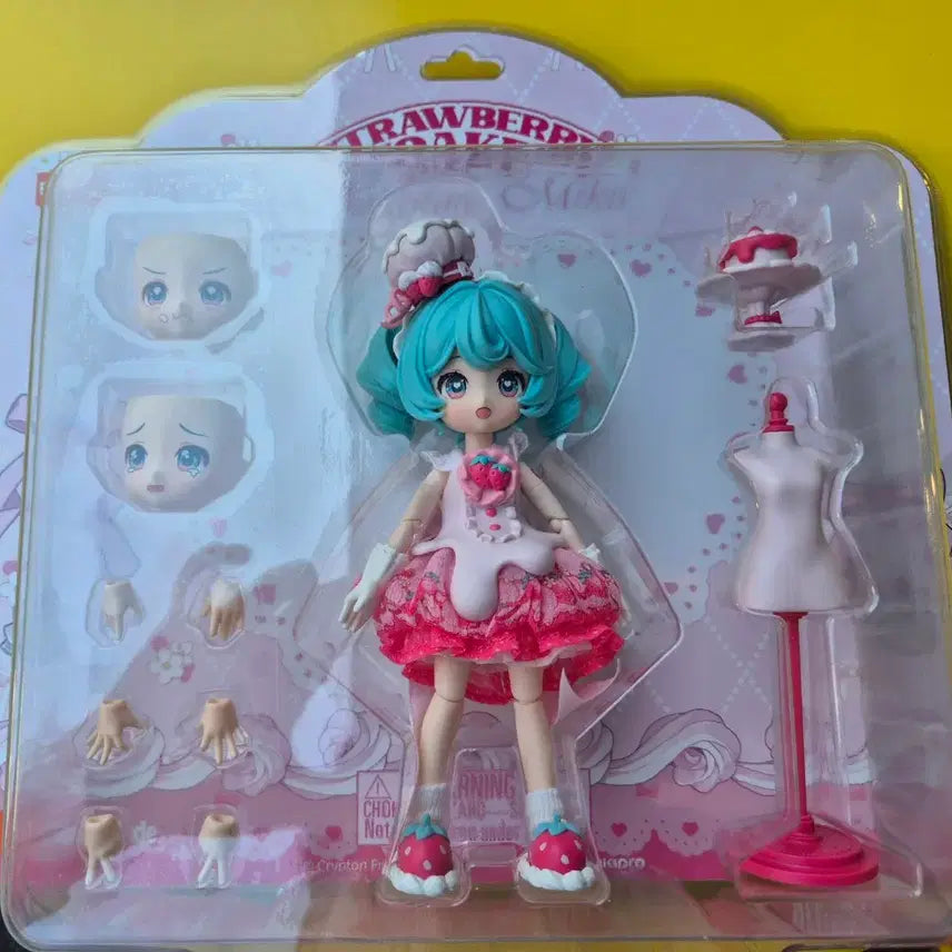 [BUNJANG] Bloxy Hatsune Miku Strawberry Cake Figure (Limited No.35) / (미개봉) 한정 No.35 블로키 하츠네 미쿠 딸기 케이크 피규어
