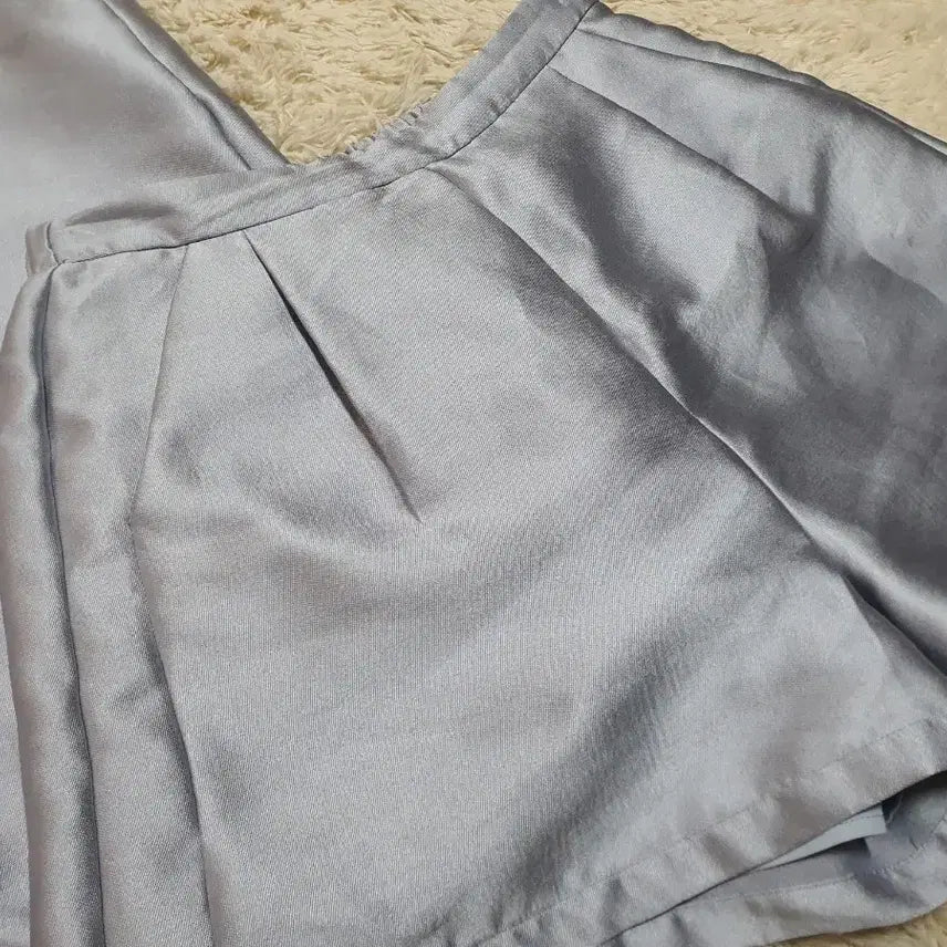 [BUNJANG] Silver Glossy Set Up Blouse and Shorts / 실버 광택 셋업 반팔 블라우스 반바지