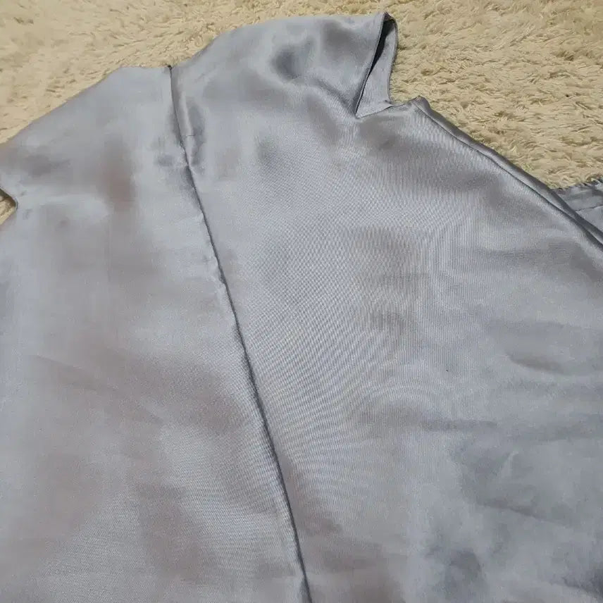 [BUNJANG] Silver Glossy Set Up Blouse and Shorts / 실버 광택 셋업 반팔 블라우스 반바지