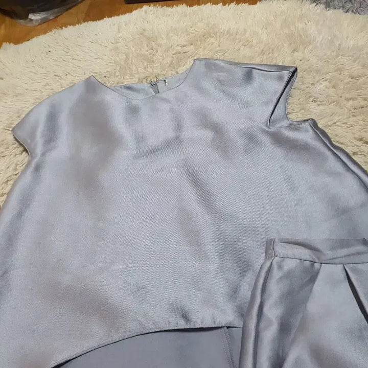 [BUNJANG] Silver Glossy Set Up Blouse and Shorts / 실버 광택 셋업 반팔 블라우스 반바지