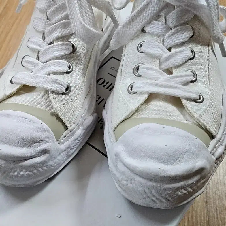 [SOLD OUT] 미히라야스히로 화이트 캔버스 스니커즈 단화 41