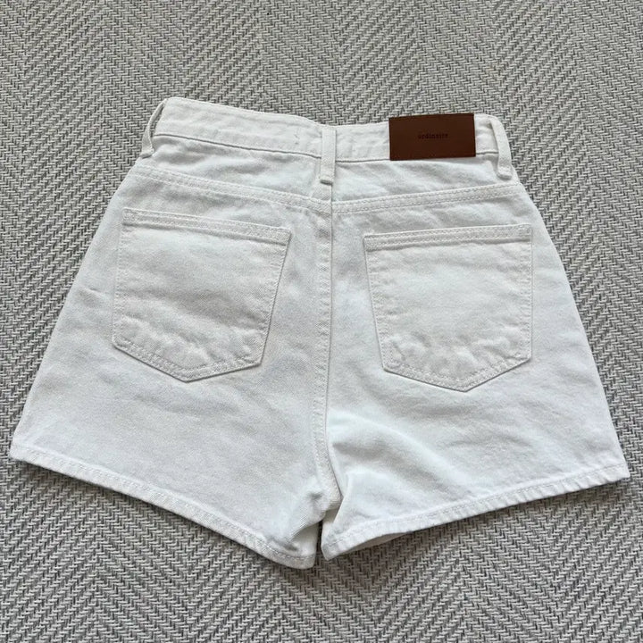 [BUNJANG] Ganesra Ordinaire Stunning Ivory Short Denim White Shorts / 가내스라 오디네르 스터닝 아이보리 숏데님 흰반바지 화이트팬츠