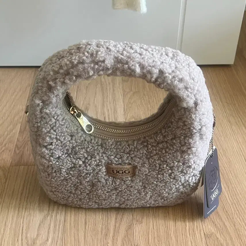 [SOLD OUT] UGG호주어그 어즈웨어 양털 미니 토트백 토프