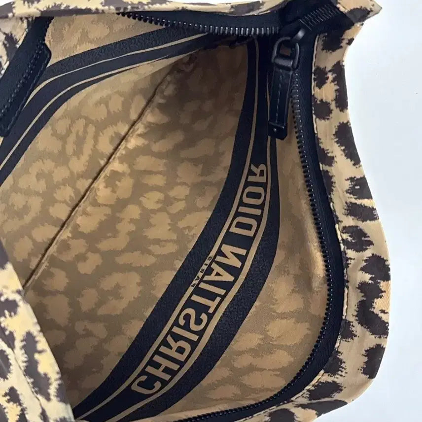 [BUNJANG] Christian Dior Leopard Print Pouch Bag / 크리스찬 디올 레오파드 파우치 백