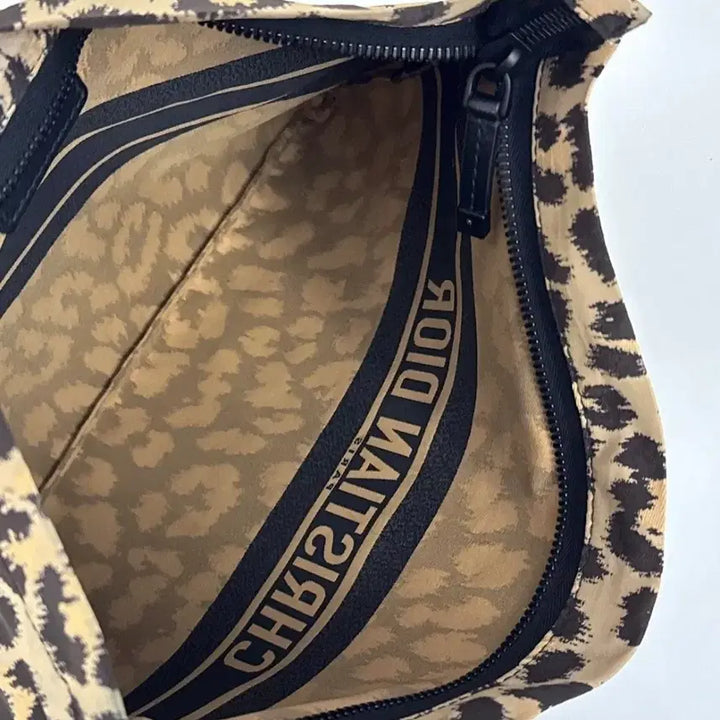 [BUNJANG] Christian Dior Leopard Print Pouch Bag / 크리스찬 디올 레오파드 파우치 백