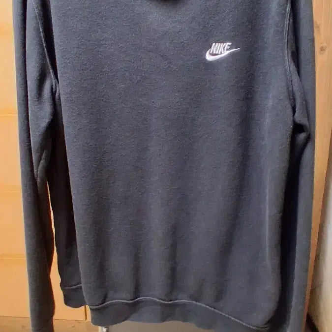[SOLD OUT] 나이키 스우시 블랙 맨투맨
