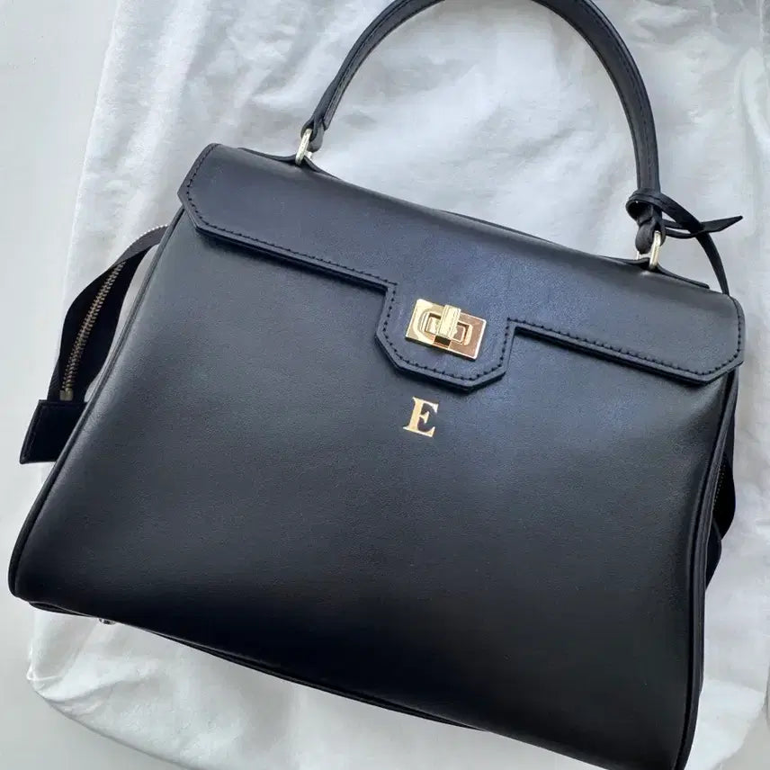 [BUNJANG] PEPPEROONYOON Numero 1 Leather Bag 25 Black E / PEPPEROONYOON 페퍼윤윤 누메로1 레더백 25 블랙 이니셜 E