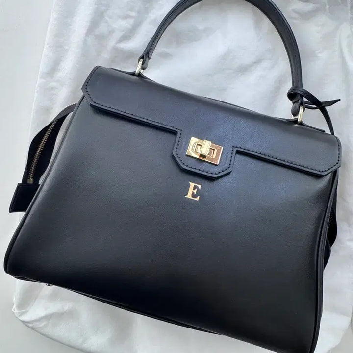 [BUNJANG] PEPPEROONYOON Numero 1 Leather Bag 25 Black E / PEPPEROONYOON 페퍼윤윤 누메로1 레더백 25 블랙 이니셜 E