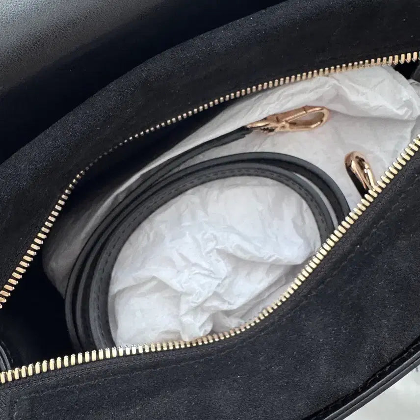 [BUNJANG] PEPPEROONYOON Numero 1 Leather Bag 25 Black E / PEPPEROONYOON 페퍼윤윤 누메로1 레더백 25 블랙 이니셜 E