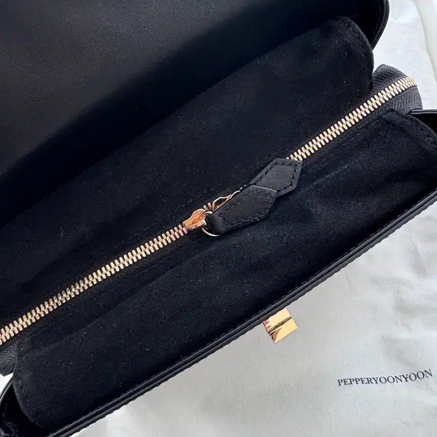 [BUNJANG] PEPPEROONYOON Numero 1 Leather Bag 25 Black E / PEPPEROONYOON 페퍼윤윤 누메로1 레더백 25 블랙 이니셜 E