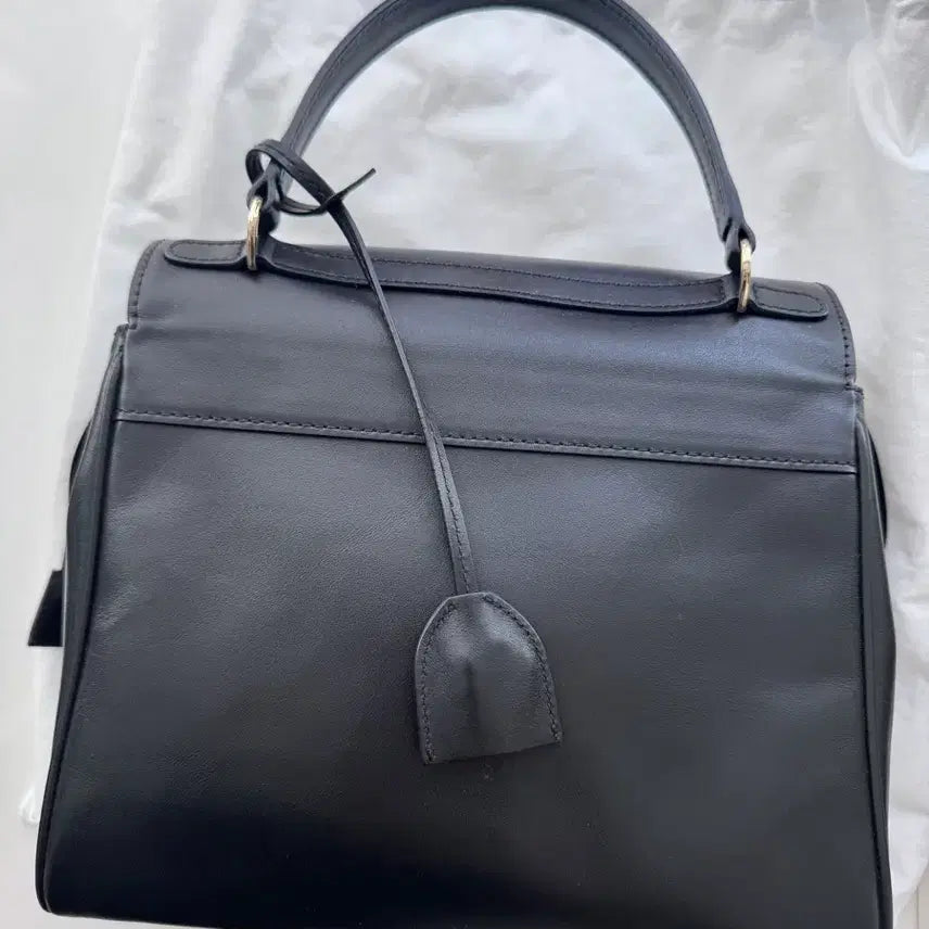 [BUNJANG] PEPPEROONYOON Numero 1 Leather Bag 25 Black E / PEPPEROONYOON 페퍼윤윤 누메로1 레더백 25 블랙 이니셜 E