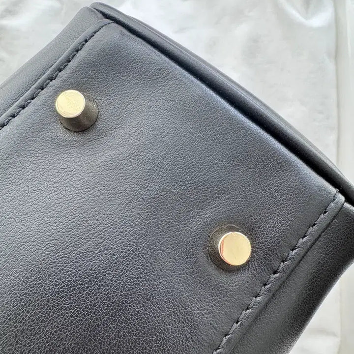 [BUNJANG] PEPPEROONYOON Numero 1 Leather Bag 25 Black E / PEPPEROONYOON 페퍼윤윤 누메로1 레더백 25 블랙 이니셜 E