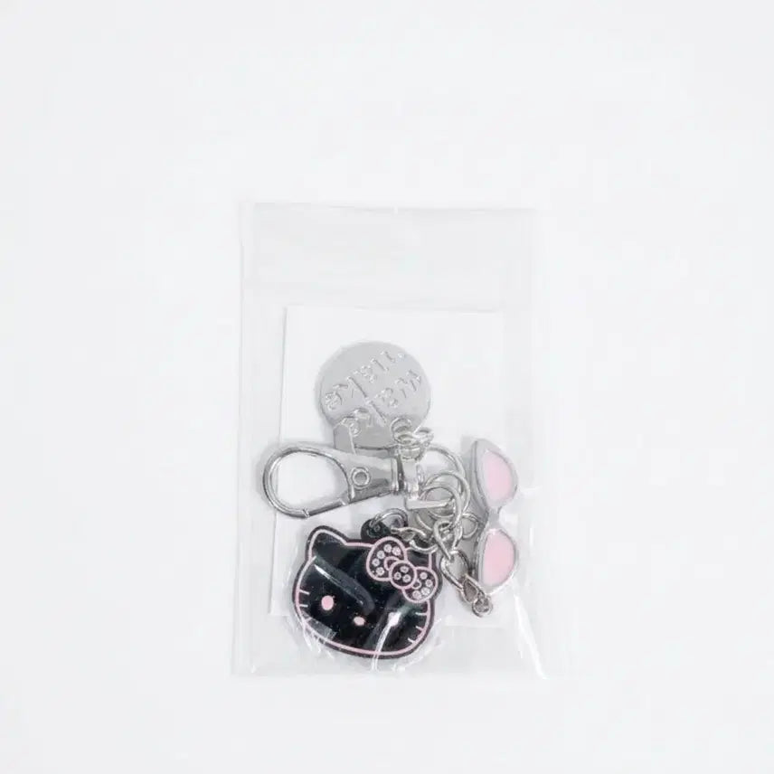 [BUNJANG] WAKEMAKE Hello Kitty Charm Keychain / 구매) 웨이크메이크 헬로키티 키링 참 블랙