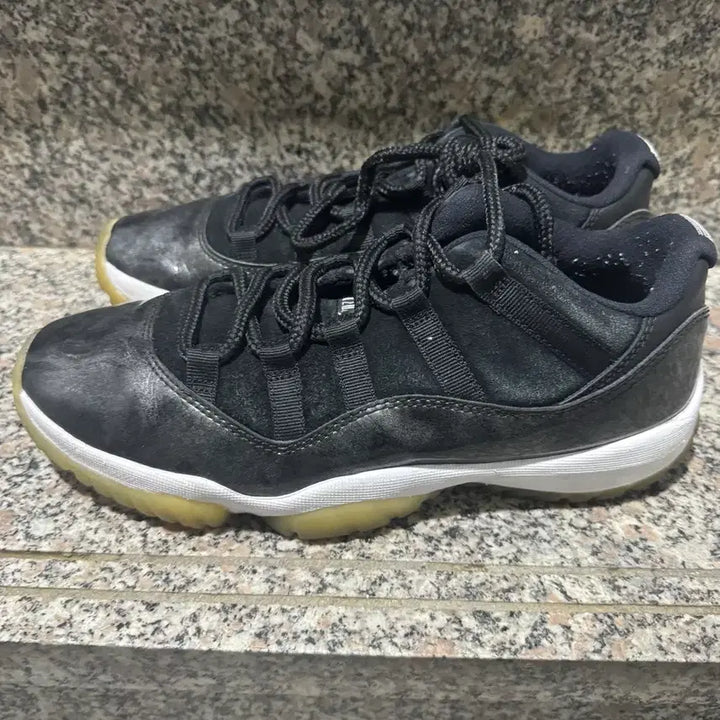 [BUNJANG] Nike Air Jordan 11 Low Retro &