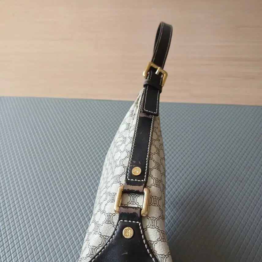 [SOLD OUT] 셀린느 트리오페 숄더백 아이보리