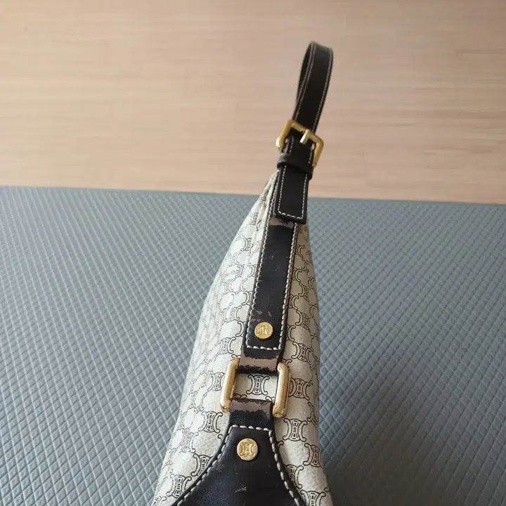 [SOLD OUT] 셀린느 트리오페 숄더백 아이보리
