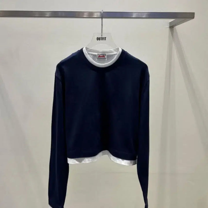 [SOLD OUT] 아웃핏 네이비 티셔츠