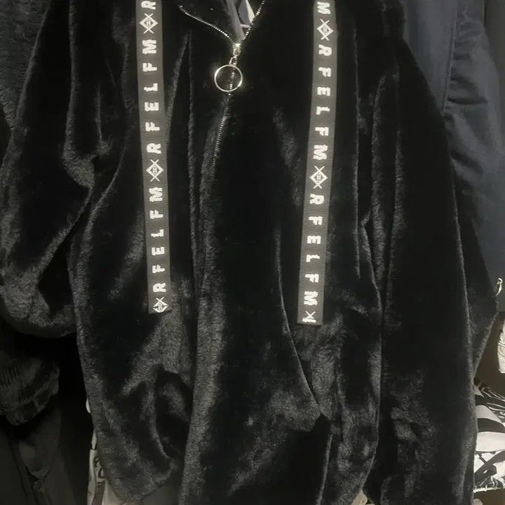 [BUNJANG] Reflem Usamimi Rabbit Fur Jacket / 레플렘 우사미미 토끼 퍼 자켓