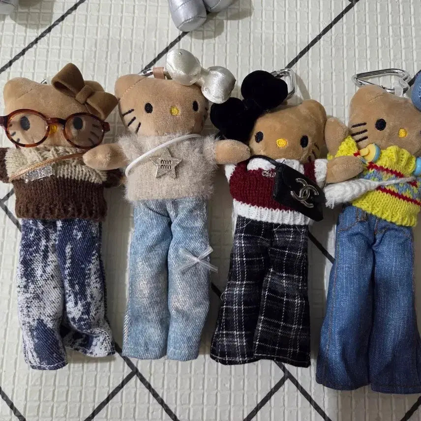 [SOLD OUT] 롱다리 키티 인형 키링