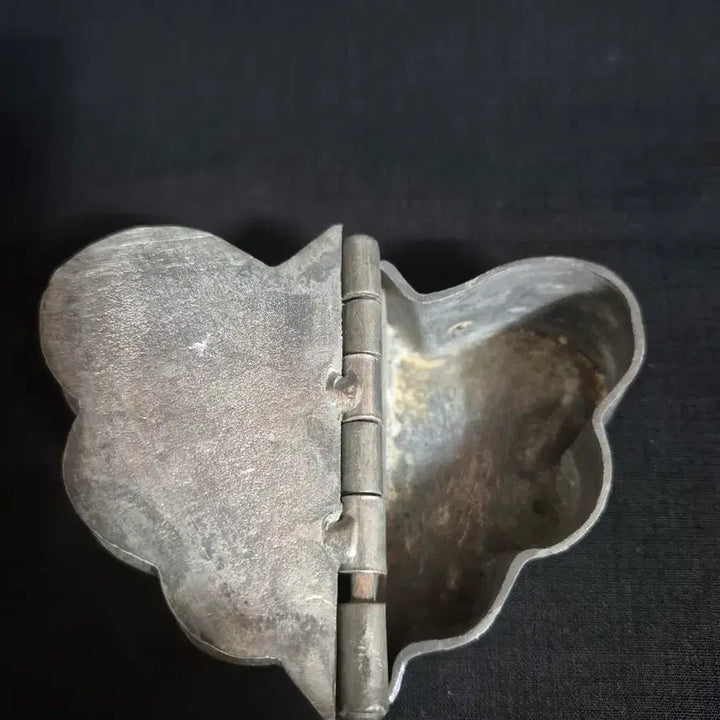 [BUNJANG] Pewter Butterfly Box Antique Collectible Vintage / 주석 나비 합 근대사 엔틱 소품 빈티지