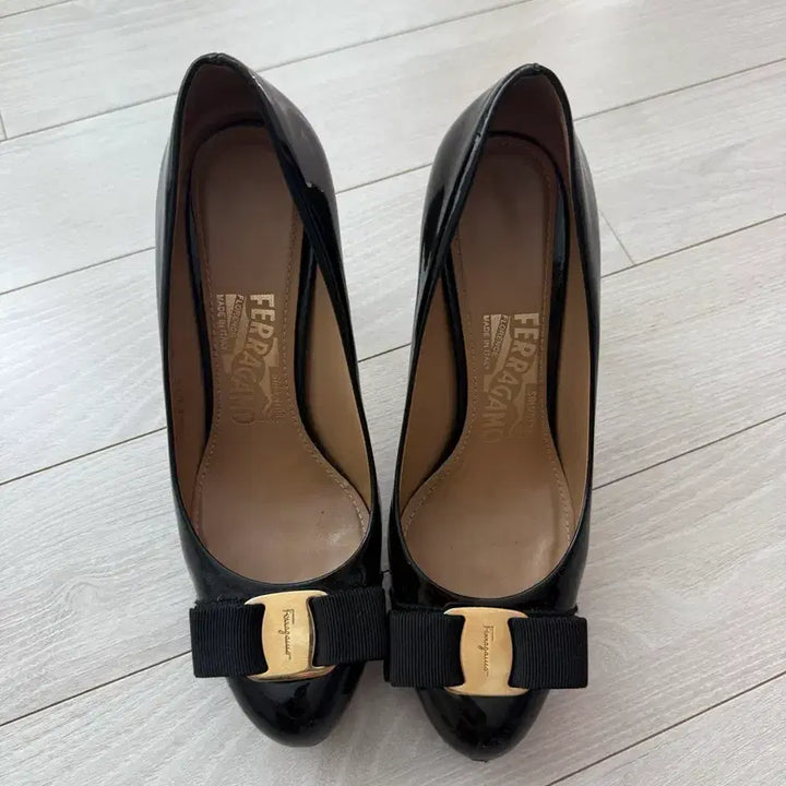 [BUNJANG] Ferragamo Pumps Black Leather Shoes / 페라가모구두