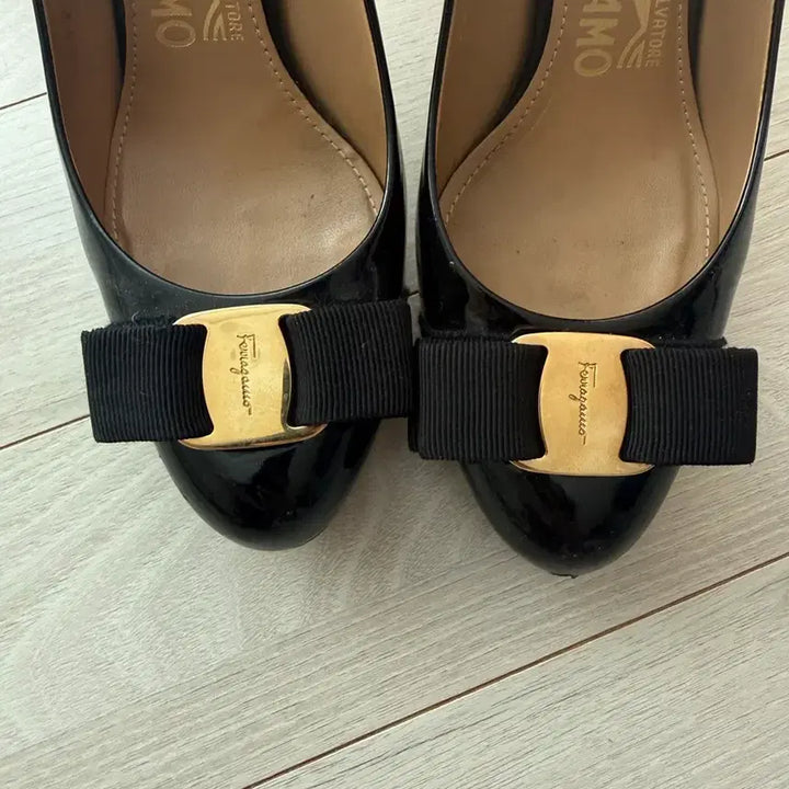 [BUNJANG] Ferragamo Pumps Black Leather Shoes / 페라가모구두
