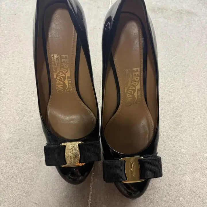 [BUNJANG] Ferragamo Pumps Black Leather Shoes / 페라가모구두