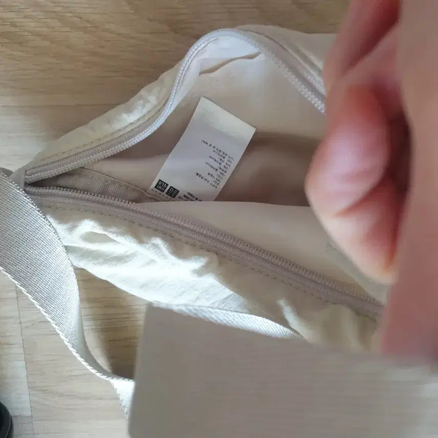 [BUNJANG] Uniqlo Mini Crossbody Bag / 유니클로 미니크로스백