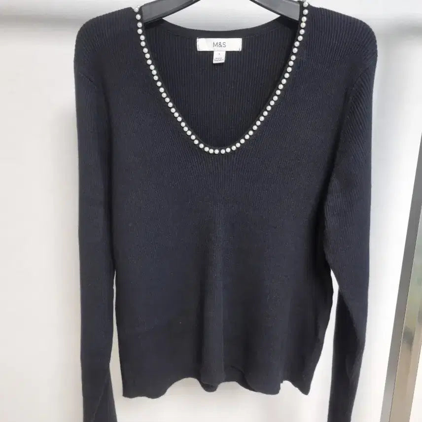 [BUNJANG] Marks &amp; Spencer Black Pearl V-Neck Knit Sweater L / 정품  막스앤스펜서  블랙 진주 브이넥 니트 L