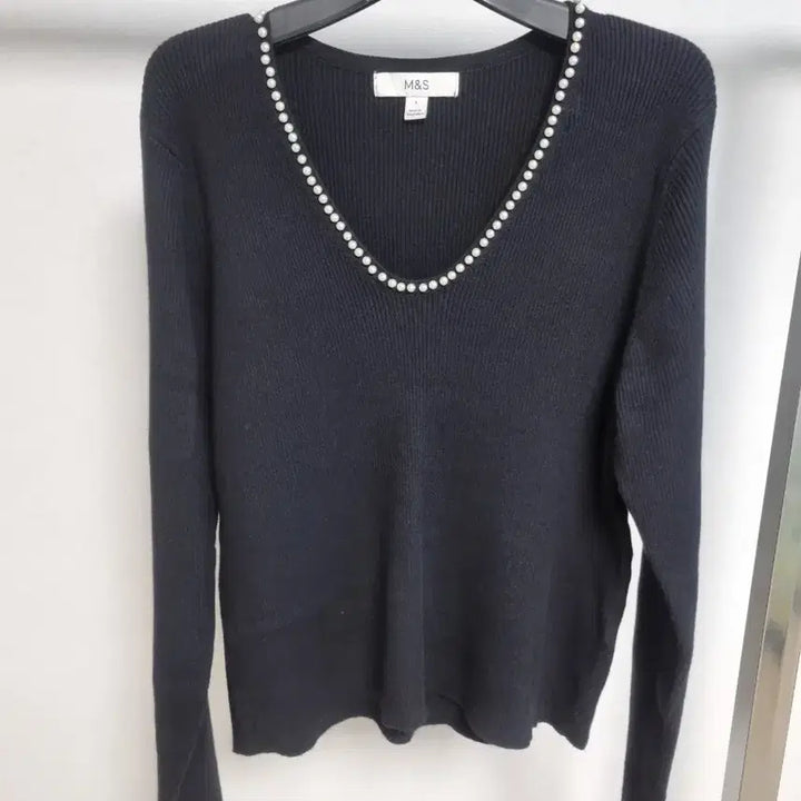 [BUNJANG] Marks &amp; Spencer Black Pearl V-Neck Knit Sweater L / 정품  막스앤스펜서  블랙 진주 브이넥 니트 L