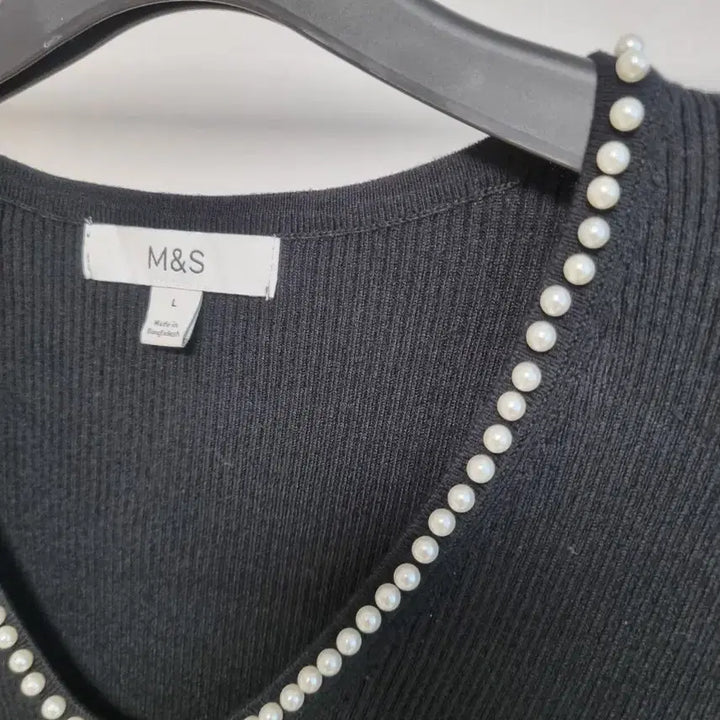 [BUNJANG] Marks &amp; Spencer Black Pearl V-Neck Knit Sweater L / 정품  막스앤스펜서  블랙 진주 브이넥 니트 L